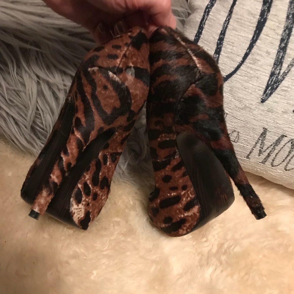 Stuart Weitzman Fur Heels Sz 8 Cheetah Leopard Wildcat 5” EVC Luxury Spain